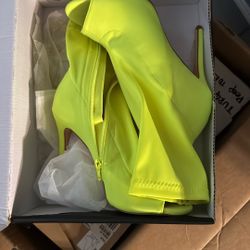 Stretch Heels Size 8