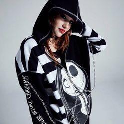 DISNEY NIGHTMARE  BEFORE CHRISTMAS ZIP UP HOODIE. (sweatshirt) !!  Gorgeous! OVERZIZED “small” that fits ip to size LARGE!  