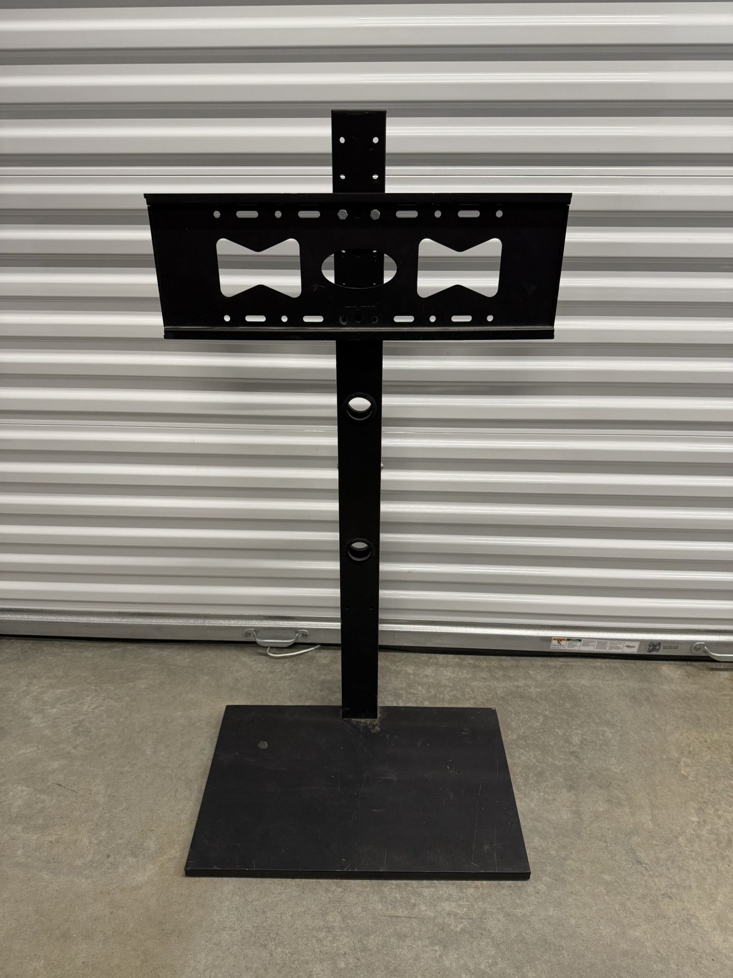 Metal TV/Monitor Stand