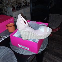 Shoedazzle. Soft Pink High Back Wedge. Size 8.5