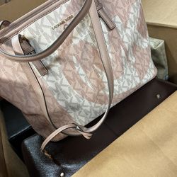 New Stylish Pink Purse