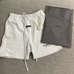 ESSENTIALS “Fear of GOD” Light Oatmeal Sweatshorts