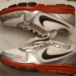 Nike Trainers.     New