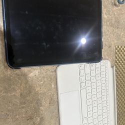 2024 IPad  With Keyboard 