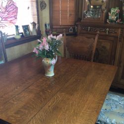 Antique Oak Table And 4 Chair And Light