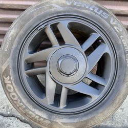One camaro 16x8 Aluminum wheel and cap