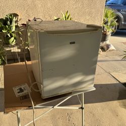 Mini Fridge *Working*