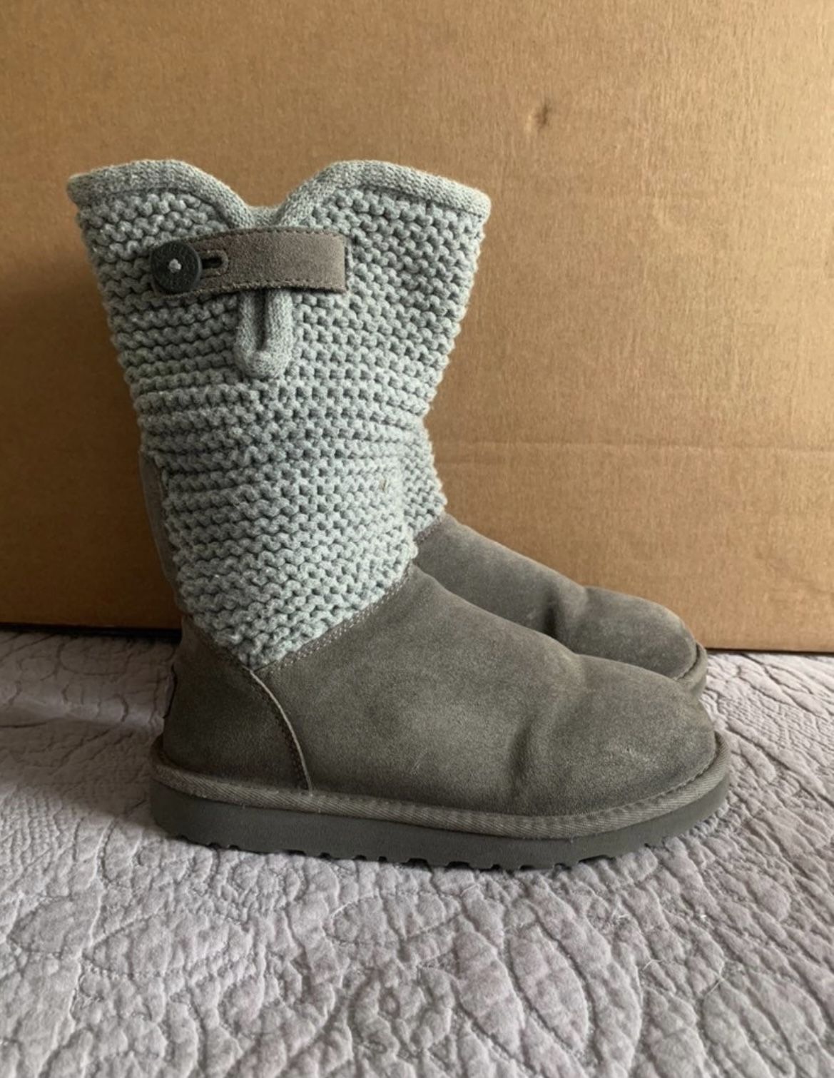 UGG boots size size 4