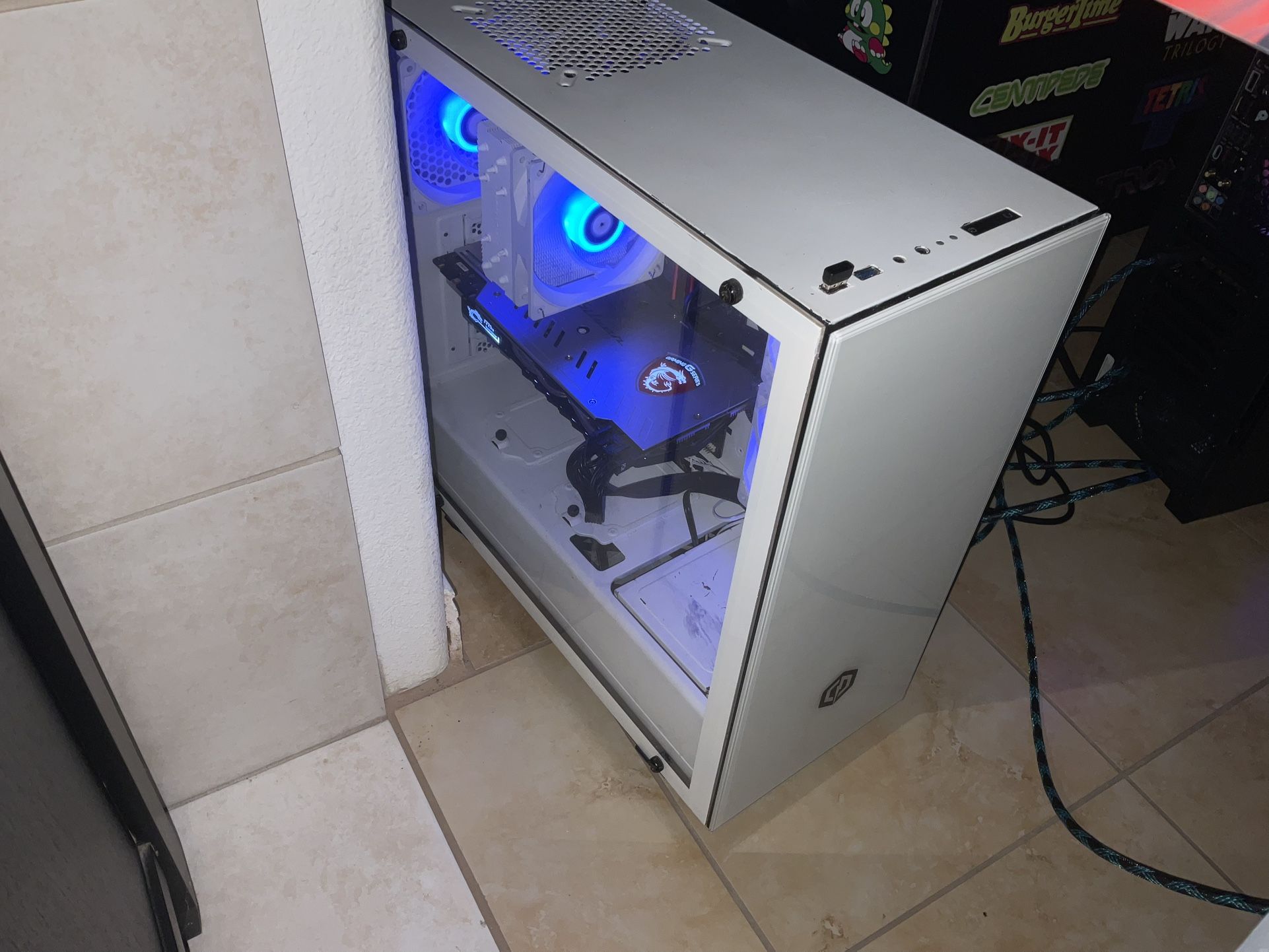 Intel i7, GTX 1070, 16GB RAM, White RGB Case