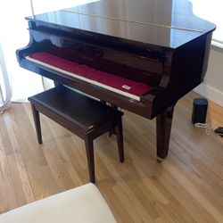 Yamaha Baby Grand Piano 