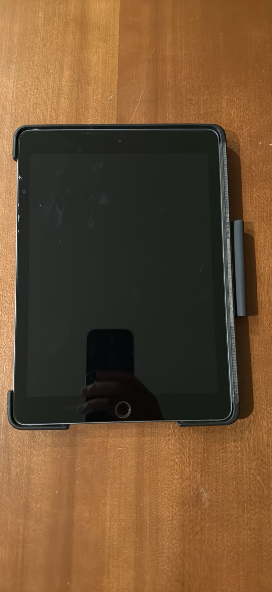 Apple iPad 6th gen (128GB) Wi-Fi plus keyboard/mouse