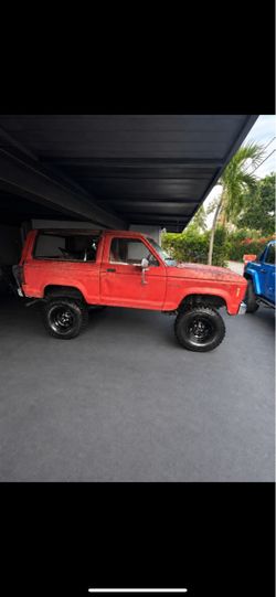 1984 ford bronco runs and drives’