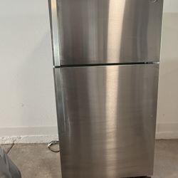 Whirlpool Refrigerator Top Freezer 