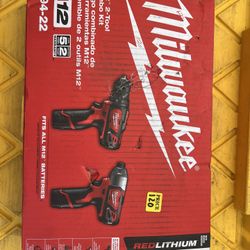 Milwaukee M12 12V Lithium-Ion Cordless Drill Driver/Impact Driver Combo Kit with Two 1.5Ah Batteries, Charger and Bag (2-Tool