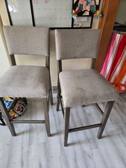 Free island chairs. Pending pick up
