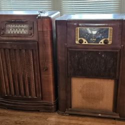 2 1940s Vintage Radios/ Phonograph