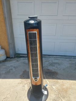 Black fan Lasko with control like new