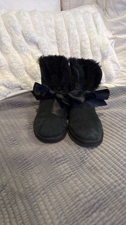 New women’s Ugg Gita Bow Mini boots size 8