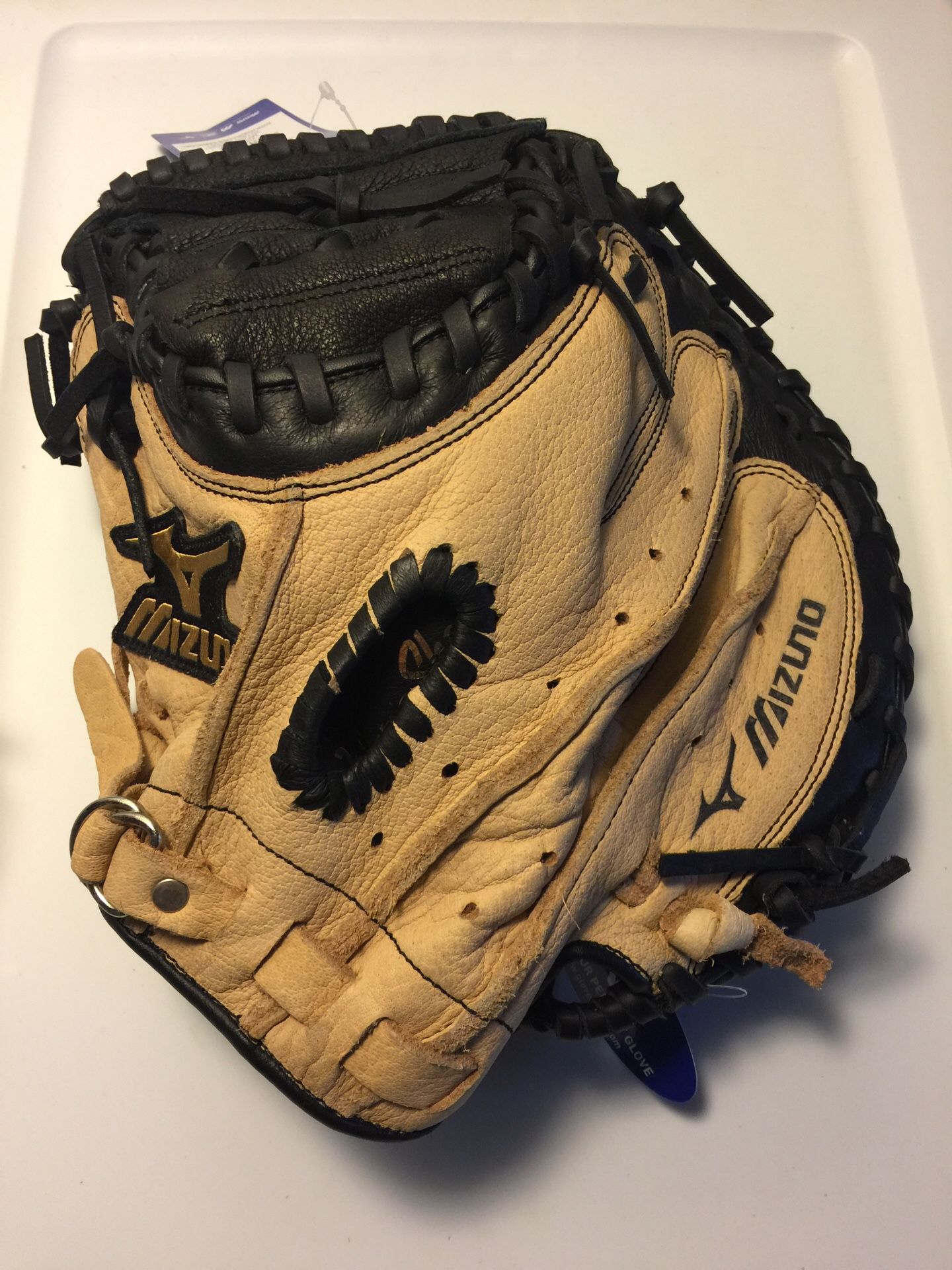 Mizuno leather baseball glove 32.50” left hand throw