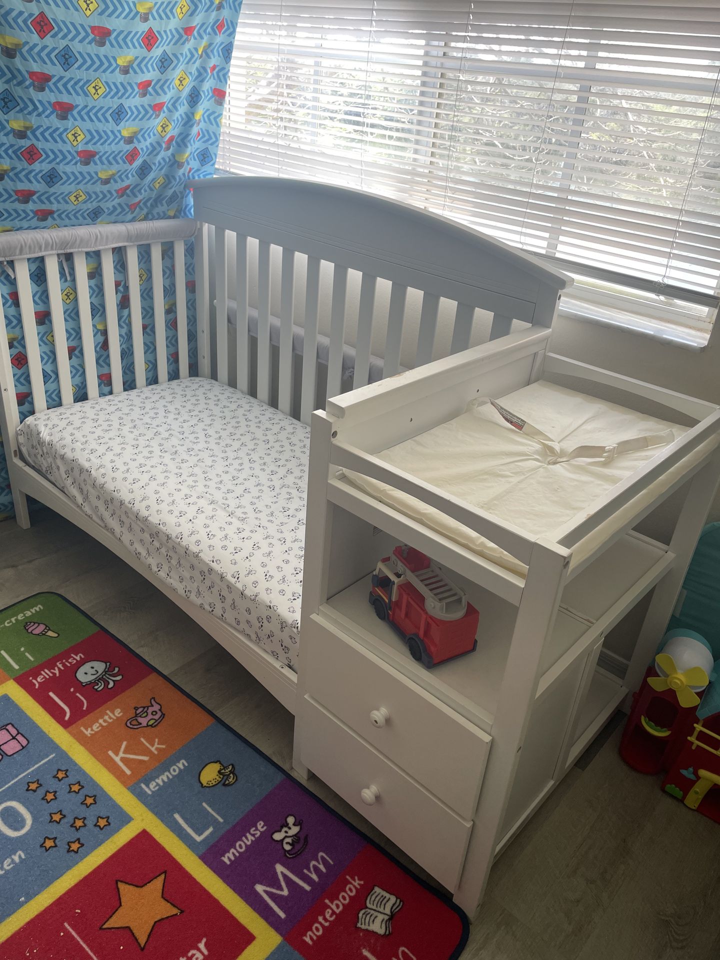 Baby / toddler crib