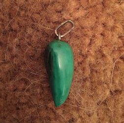 GEMSTONE PEPPER SHAPED CHARM 1” Rare circa 1980