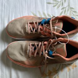 NIKE
