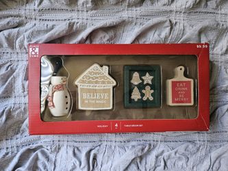 Place & Time 4pc Holiday Table Decor Set