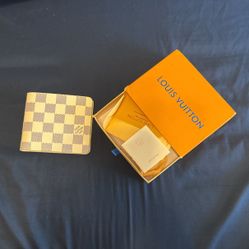 BRAND NEW FOLDABLE LV WALLET