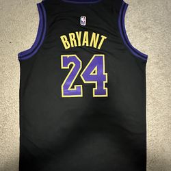 Youth Size Kobe Bryant LA Lakers NBA Jersey. Size Youth L