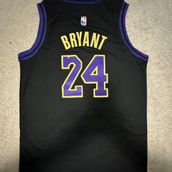 Youth Size Kobe Bryant LA Lakers NBA Jersey. Size Youth XL