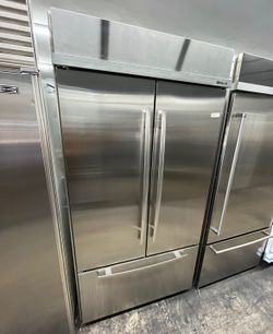 Jenn Air Built In Refrigerator 42”