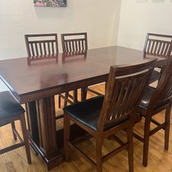 Dark Cheery Wood Table. 6 Chairs. 