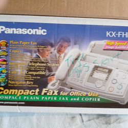 NEW IN BOX Panasonic KX-FHD331 Compact Plain Paper Fax/Copier + Extra Film