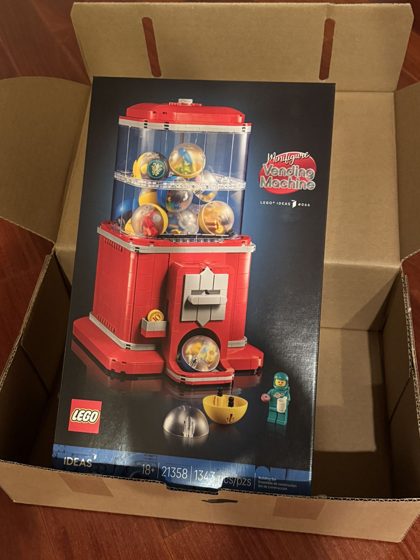 Lego Minifigure Vending Machine New In Box 21358