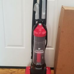 NEW cond BISSEL VACUUM WITH AMAZING POWER SUCTION. , WORKS EXCELLENT. , IN THE BOX 