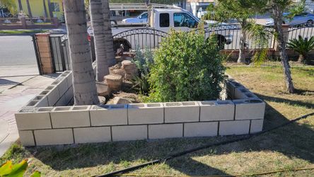 Block planters, Mailbox, Con.crete