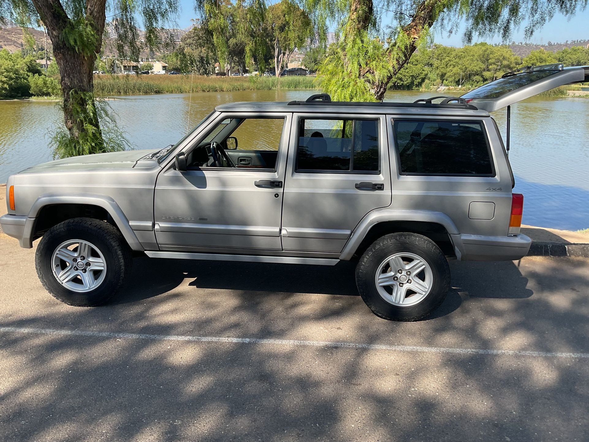 2000 Jeep Cherokee