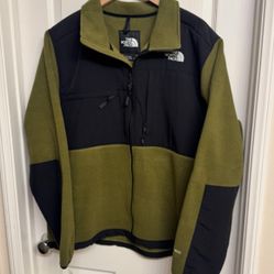 Brand new the north face Denali jacket