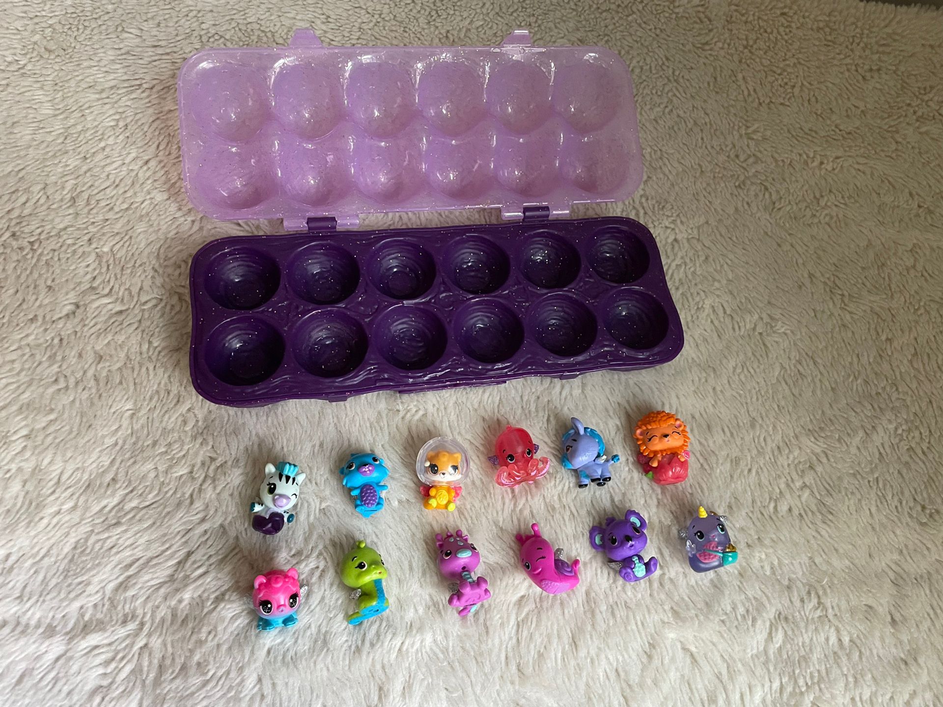 Hatchimals Colleggtibles 12 Pack Egg Carton Purple Travel Case 12 Mixed Figures 