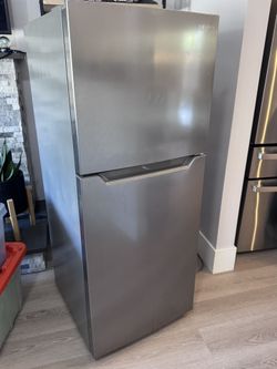Insignia Refrigerator