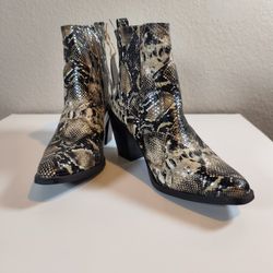 Women's Snakeskin Ankle Boots - Black and Cream Size 9