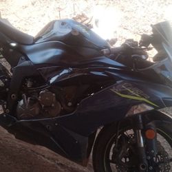 Kawasaki Ninja 2022 R 6 636