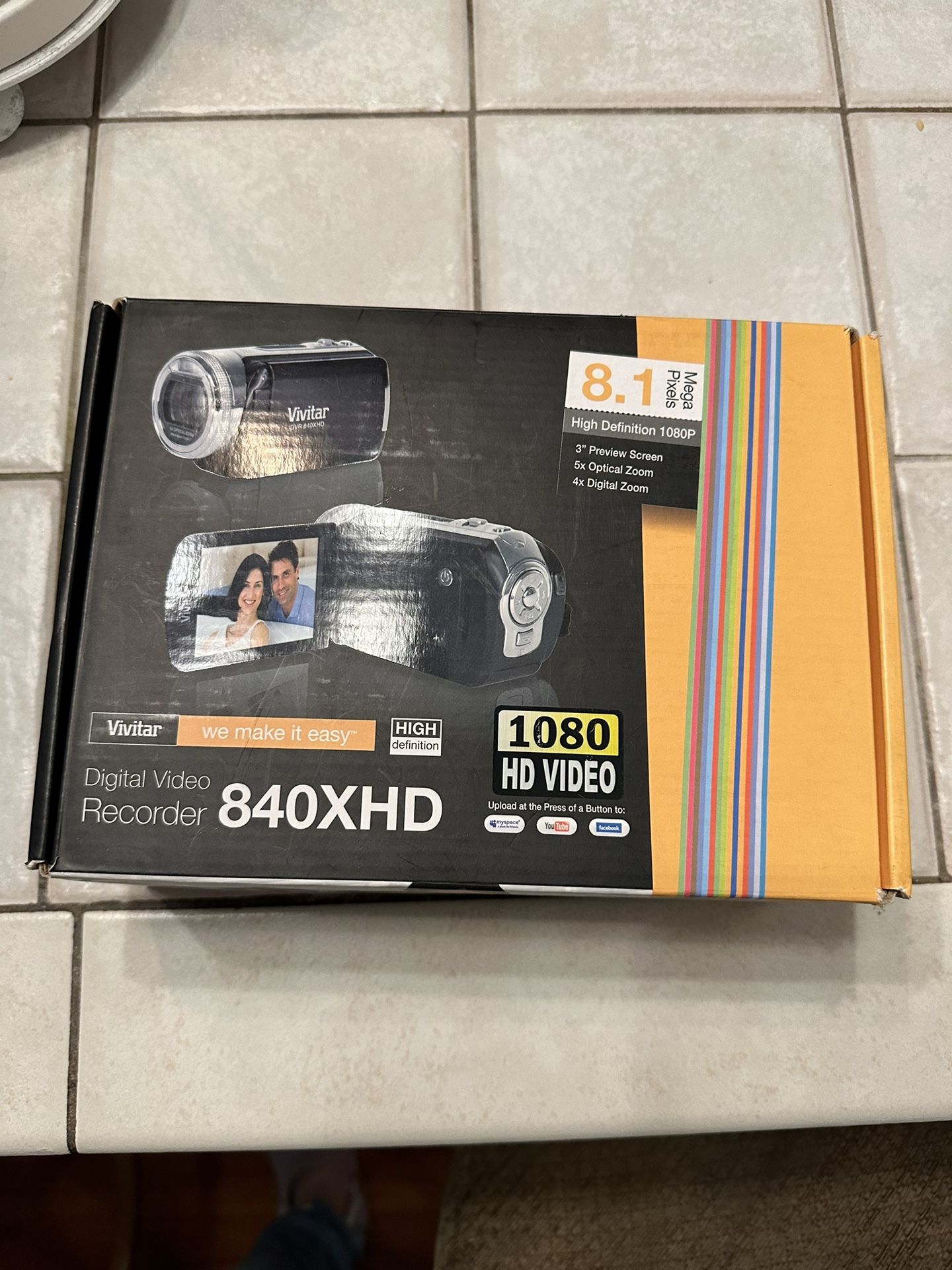 WORKING VIVITAR dvr 840xhd camcorder WITH BATTERY AND USB CABLE CHARGER