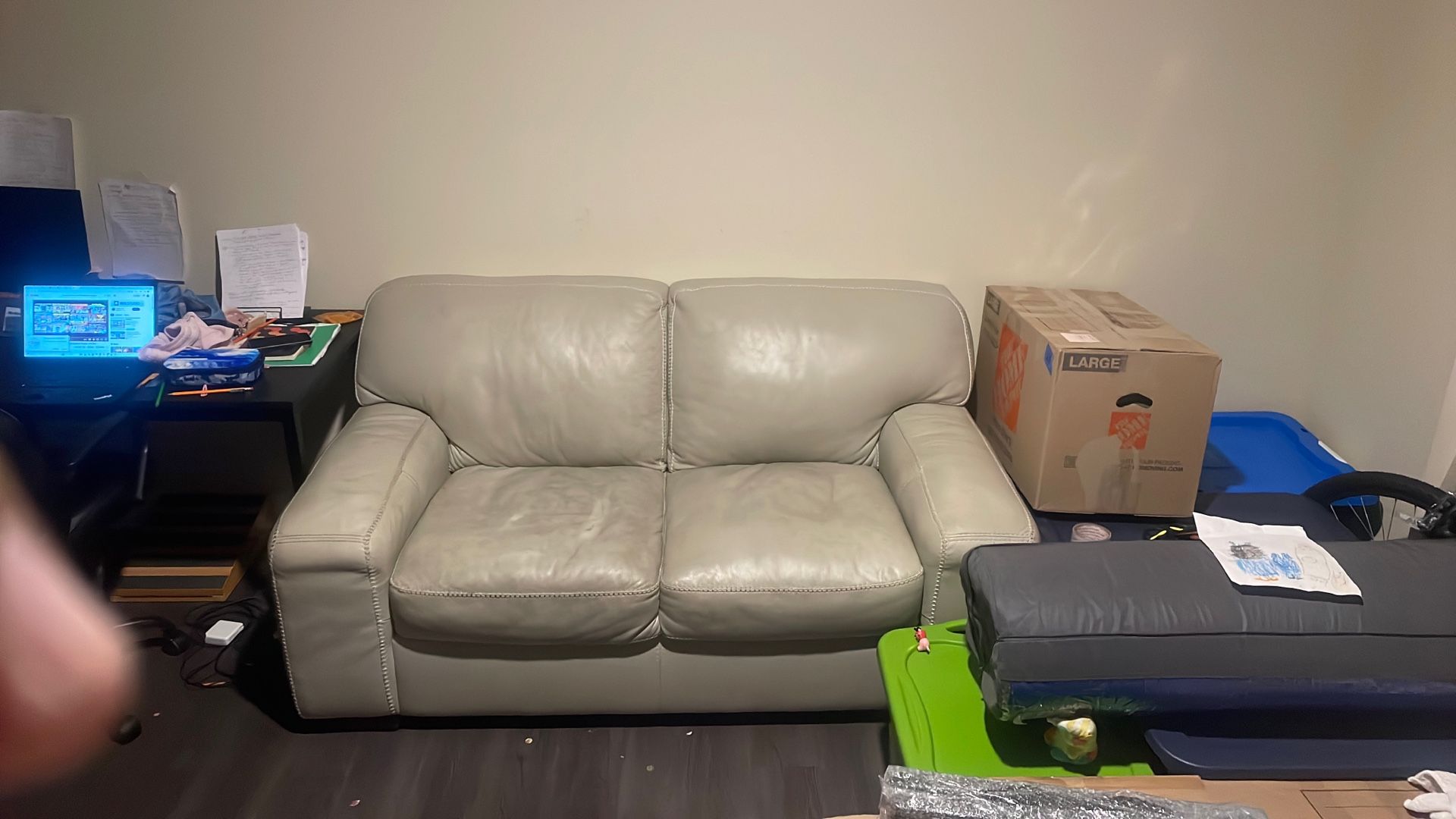 Furnitures