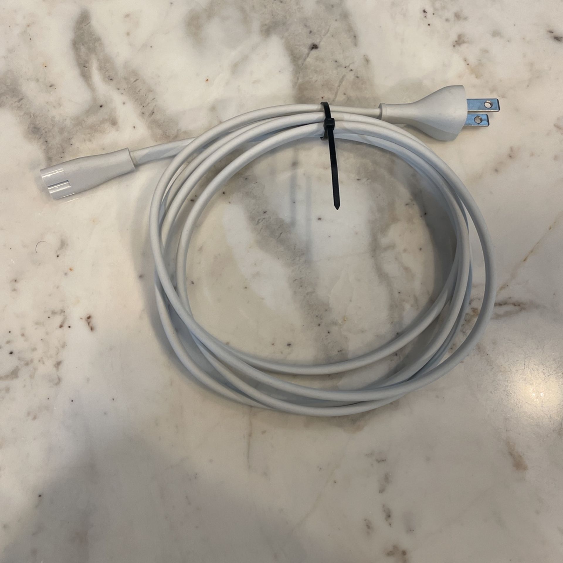 Apple Power Cord, TV, (audio/ video cables)