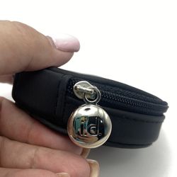 Vtg i.d. Compact Size Zippered Case with Interior Pocket Very Good Condition and Very Clean Makeup 