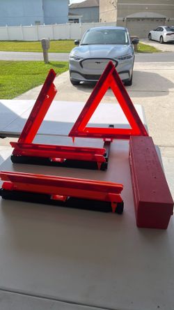 Emergency warning triangle