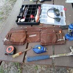 Carpenter Tool Belt And 22 Oz Framing Hammer 