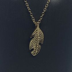 Fashion Light As A Feather Pendant Necklace 