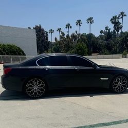 2013 BMW  74i